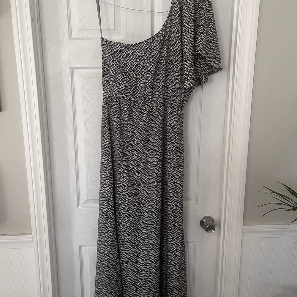 Maxi snake skin colored dress one shoulder with flowy shoulder gorgeous dress